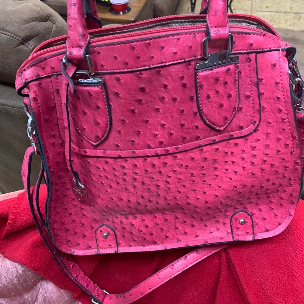 Gorgeous London Fog textured handbag